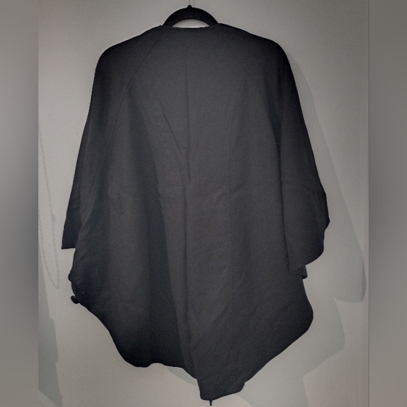 Country Road black button detail cape in size XS - Picture 7 of 11